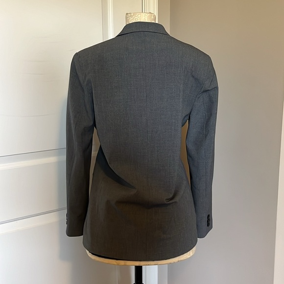 Van Heusen gray suit jacket sz 18 regular in like new condition, polyester blend - Picture 2 of 3